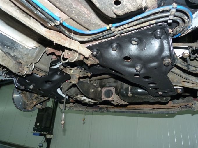 057_neuer_achstraeger_vorne_eingebaut_grundiert_28-05-2013.jpg