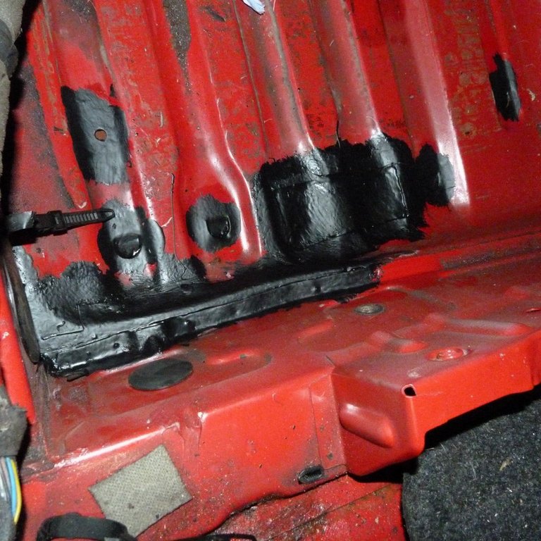 075_Fahrerseite_B-Saeule_geschweist und grundiert_21-06-2013.jpg