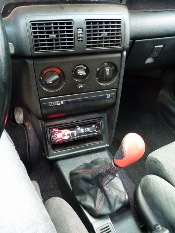 093_Innenraum wieder eingerichtet, Radio_21-09-2013.jpg
