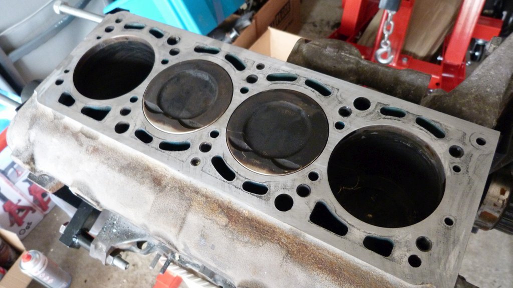 121_Überholung Ersatzmotor_Kurbelgehäuse_komplett_05-2015.jpg