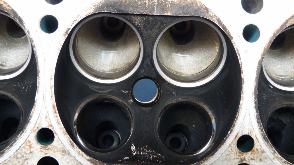 124_Überholung Ersatzmotor_Zylinderkopf_eingeschliffen_05-2015.jpg