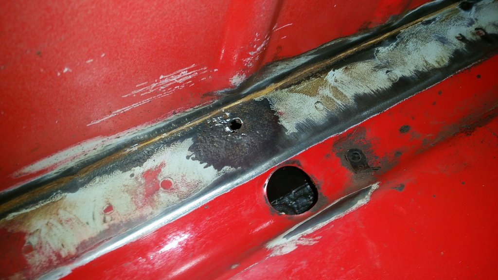 232_Schraubwoche 0318_Rostbekämpfung Heck_Kofferraumboden FS geschliffen mit Rostloch.jpg