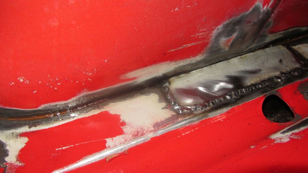 240_Schraubwoche 0318_Rostbekämpfung Heck_Kofferraumboden FS mit Owatrol behandelt.JPG