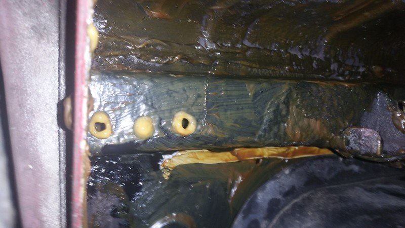 252_Schraubwoche 0318_Rostbekämpfung Heck_Hohlraumversiegelung mit Fluidfilm.jpg