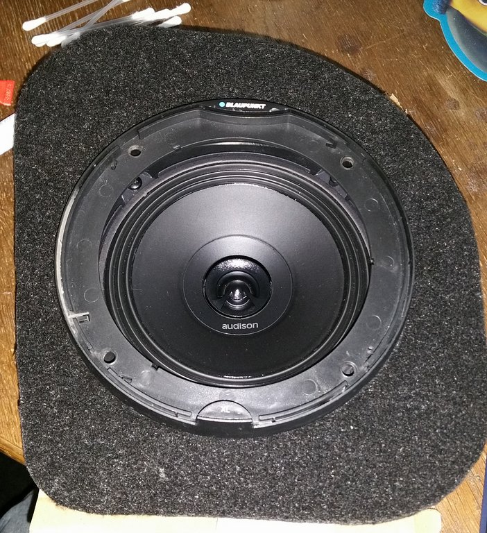 278_Hifi-Umbau 2018_Tarnung als Blaupunkt Woofer von 1993.jpg