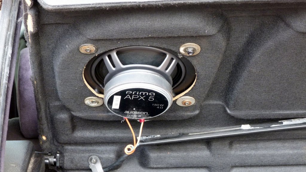 281_Hifi-Umbau 2018_Audison APX 5 in der Heckablage.jpg