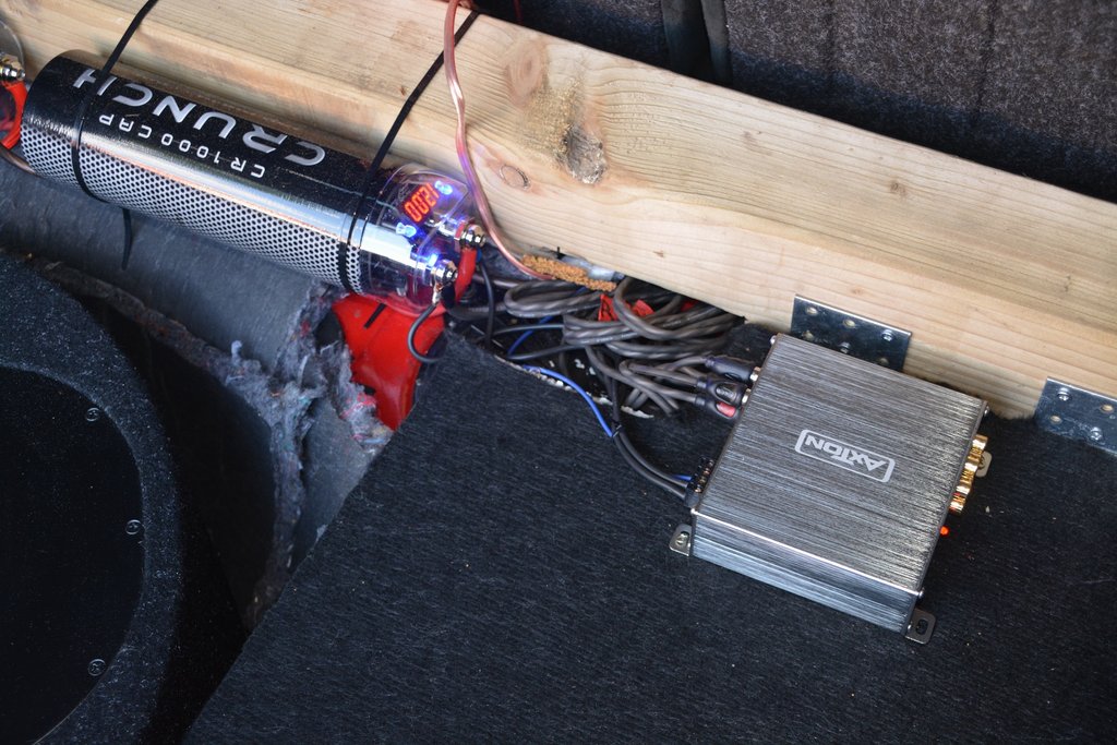 299_Hifi-Umbau 2018_Crunch Cap 1000 mit 1 Farad und Axton A500DSP.jpg
