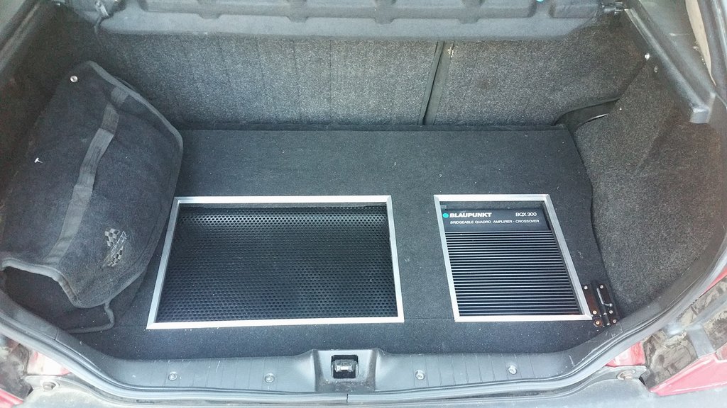 313_Hifi-Umbau 2018_Doppelter Boden im Kofferraum fertig_Juni 2018.jpg