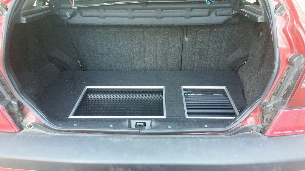 316_Hifi-Umbau 2018_Doppelter Boden im Kofferraum fertig.jpg